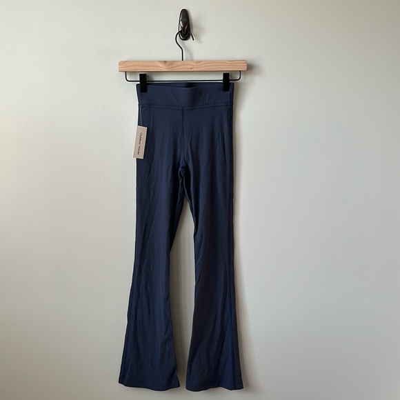 NEW Outdoor Voices Ribbed Kick Flare in Dark Sky XXS - Picture 2 of 6